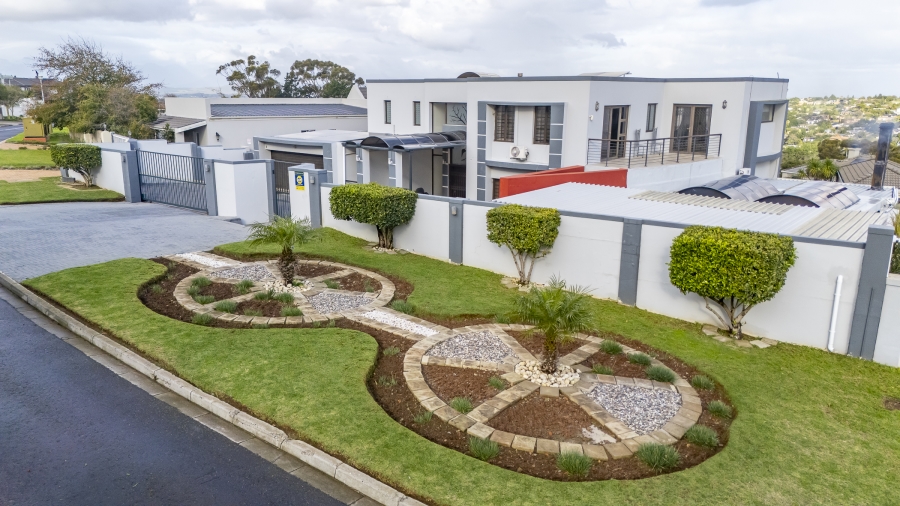 4 Bedroom Property for Sale in Van Riebeeckshof Western Cape